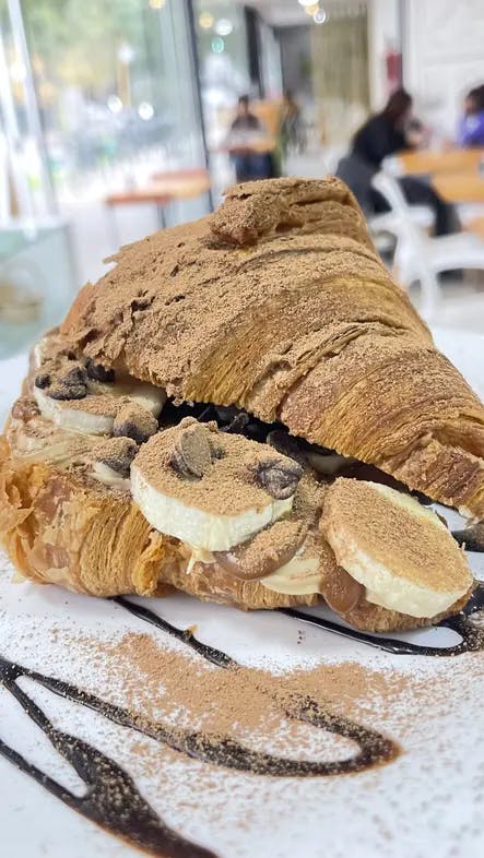 Croissant de Mani y Dulce de leche